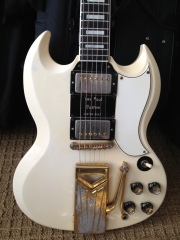 White Gibson Les Paul Custom