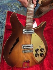 Rickenbacker - Tom Bukovac